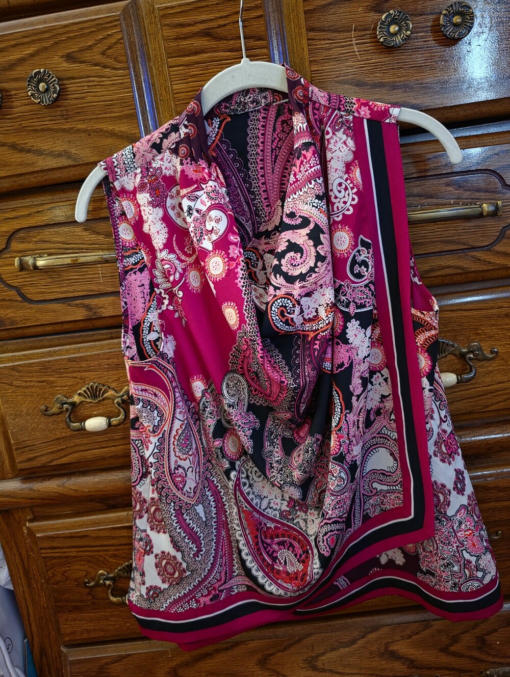 Sleeveless Paisley Print Fabric.
